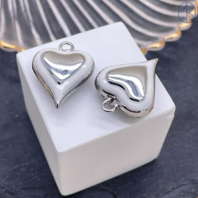 Подвеска сердце белая эмаль, цвет серебро 26х20 мм