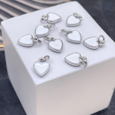  Подвеска сердце белая эмаль, цвет серебро 9 мм 