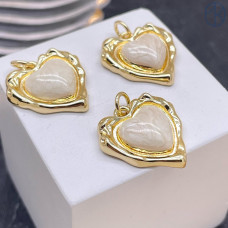 Подвеска сердце белая эмаль, цвет золото 18х16 мм 