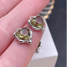 Подвеска сердце фриформ темно-зеленый циркон, цвет серебро 11х13 мм 