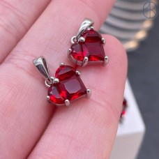 Подвеска Сердце красные цирконы, цвет серебро 10х11 мм 