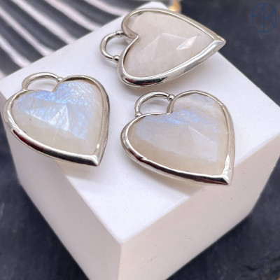 Подвеска сердце лунный камень, цвет серебро 20х20