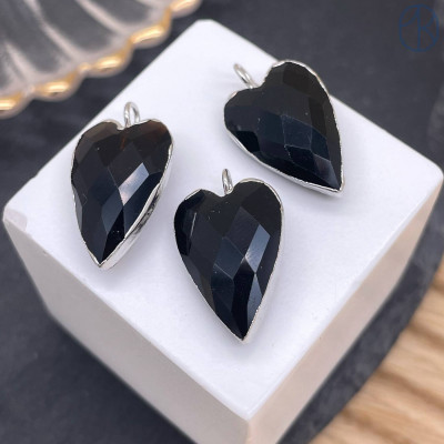 Подвеска сердце огранка агат черный, цвет серебро 18х13 мм