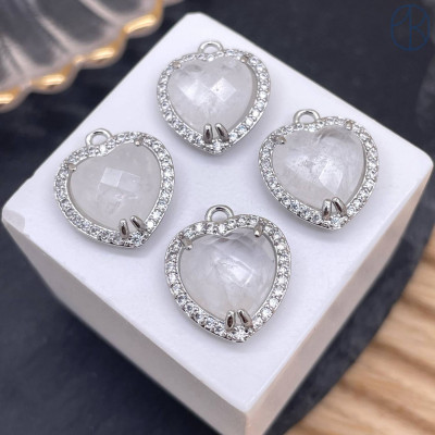 Подвеска сердце огранка цирконы горный хрусталь, цвет серебро 16х18 мм