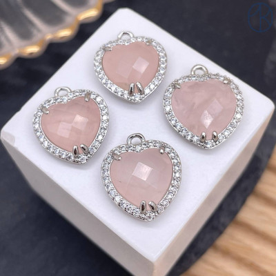 Подвеска сердце огранка цирконы розовый кварц, цвет серебро 16х18 мм