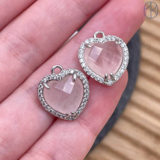 Подвеска сердце огранка цирконы розовый кварц, цвет серебро 16х18 мм