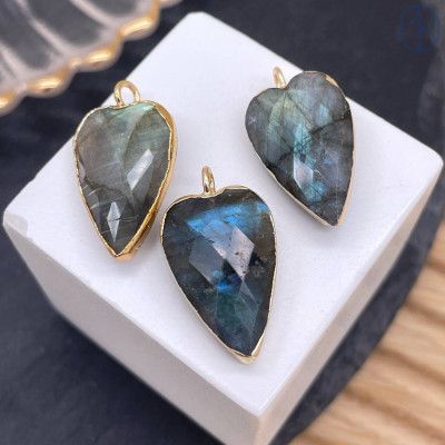 Подвеска сердце огранка лабрадор, цвет золото 18х13 мм