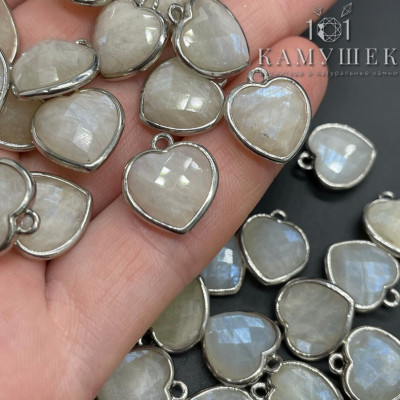 Подвеска сердце огранка лунный камень, цвет серебро 13х15
