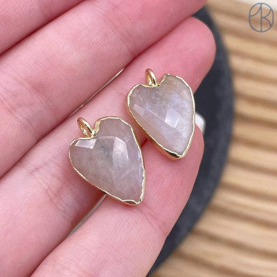 Подвеска сердце огранка лунный камень, цвет золото 17х12 мм