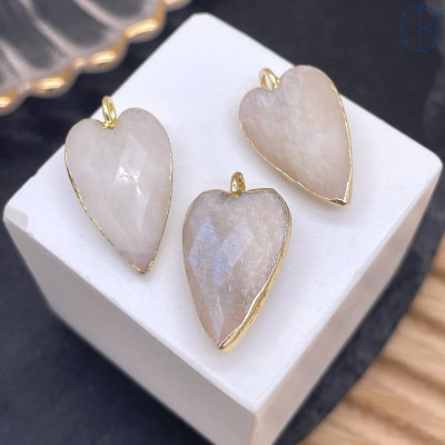 Подвеска сердце огранка лунный камень, цвет золото 17х12 мм