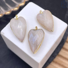 Подвеска сердце огранка лунный камень, цвет золото 18х13 мм