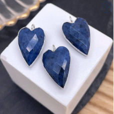 Подвеска сердце огранка содалит, цвет серебро 18х13 мм