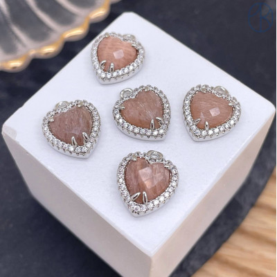 Подвеска сердце огранка солнечный камень, цвет серебро 12 мм