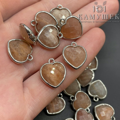 Подвеска сердце огранка солнечный камень, цвет серебро 13х15