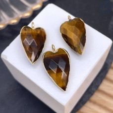 Подвеска сердце огранка тигровый глаз, цвет золото 18х13 мм