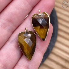 Подвеска сердце огранка тигровый глаз, цвет золото 18х13 мм