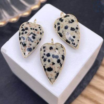 Подвеска сердце огранка яшма далматиновая, цвет золото 18х13 мм