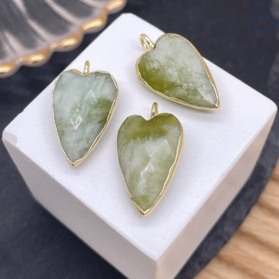Подвеска сердце огранка жадеит, цвет золото 18х13 мм