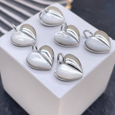 Подвеска сердце перламутр, цвет серебро 12 мм