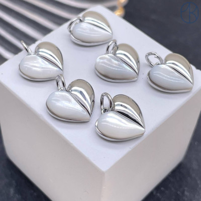 Подвеска сердце перламутр, цвет серебро 12 мм