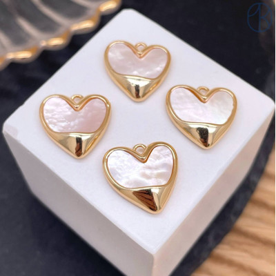 Подвеска сердце перламутр, цвет золото 14 мм