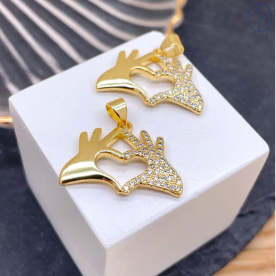 Подвеска сердце руки, цвет золото 17х23 мм 