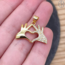 Подвеска сердце руки, цвет золото 17х23 мм 