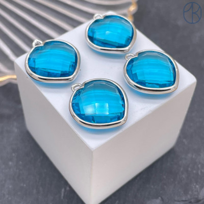 Подвеска сердце стекло голубое, цвет серебро 16х16 Подвеска сердце стекло голубое, цвет серебро 16х16