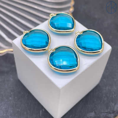 Подвеска сердце стекло голубое, цвет золото 16х16 Подвеска сердце стекло голубое, цвет золото 16х16