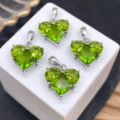 Подвеска сердце светло-зеленые цирконы, цвет серебро 14,5х14 мм 