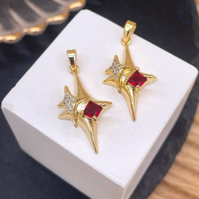 Подвеска северная звезда красный циркон, цвет золото 26 мм 