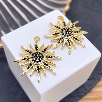 Подвеска солнце с черными цирконами, цвет золото 27х25 мм