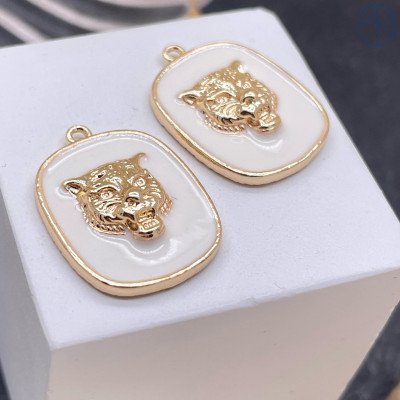 Подвеска тигр квадрат белая эмаль, цвет золото 22х16 мм 