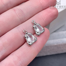 Подвеска треугольник фриформ белый циркон, цвет серебро 9х14 мм