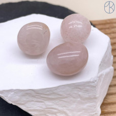 Розовый кварц кусок ~ 2х2 см