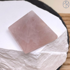 Розовый кварц пирамида ~ 4х4 см