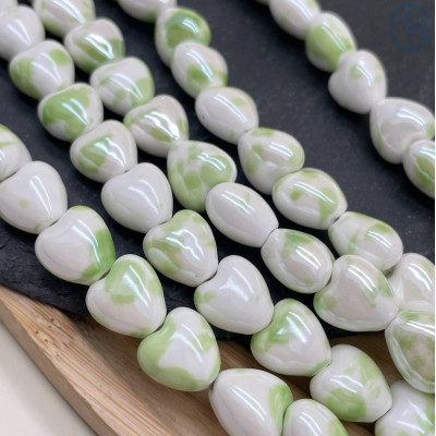 Сердце керамика бело-зеленое 12 мм