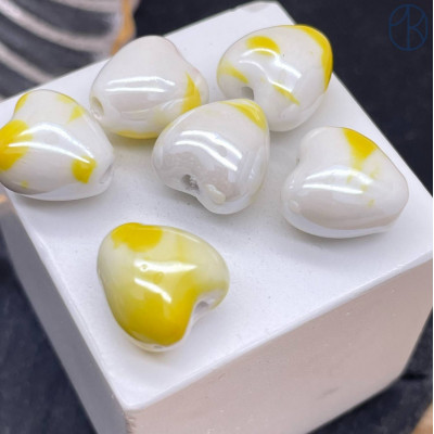 Сердце керамика бело-желтое 12 мм штучно