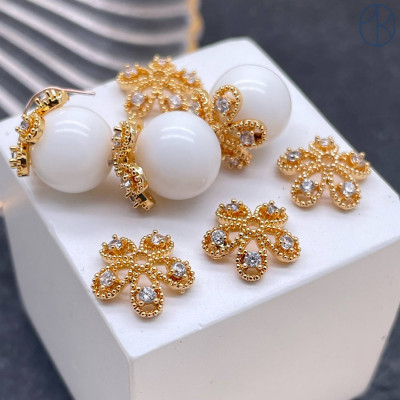 Шапочка цирконы, цвет золото 11 мм 