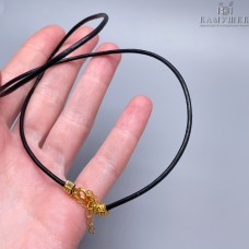 Шнурок черный под кулон из каучука, цвет золото 45см