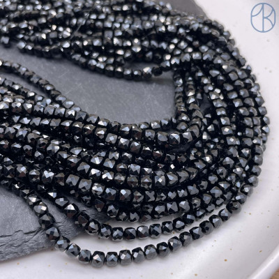 Шпинель черная куб огранка 4*4 мм