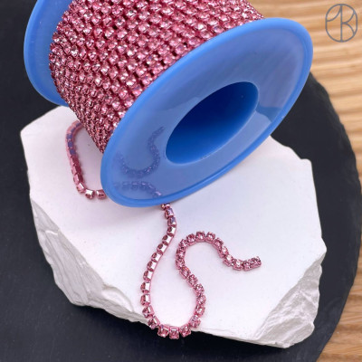 Стразовая лента №335, цвет розовый 3 мм