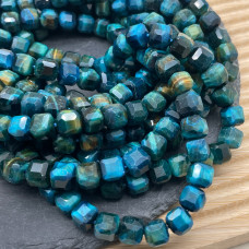 Тигровый глаз тонированный голубой куб огранка 9 мм