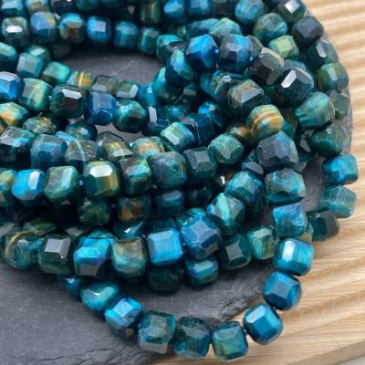 Тигровый глаз тонированный голубой куб огранка 9 мм