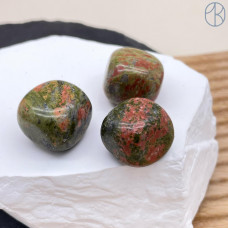 Унакит кусок ~ 2х2 см