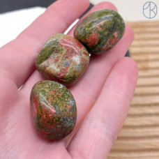 Унакит кусок ~ 2х2 см