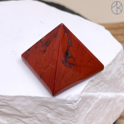 Яшма красная пирамида ~ 3х3 см