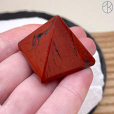 Яшма красная пирамида ~ 3х3 см