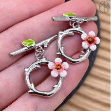 Замок тогл цветок цирконы, цвет серебро 22 мм 