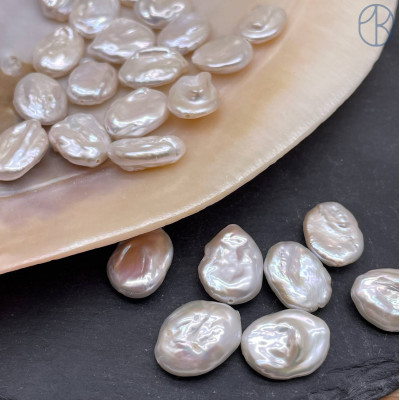 Жемчуг овал белый штучно ~ 15х12 мм